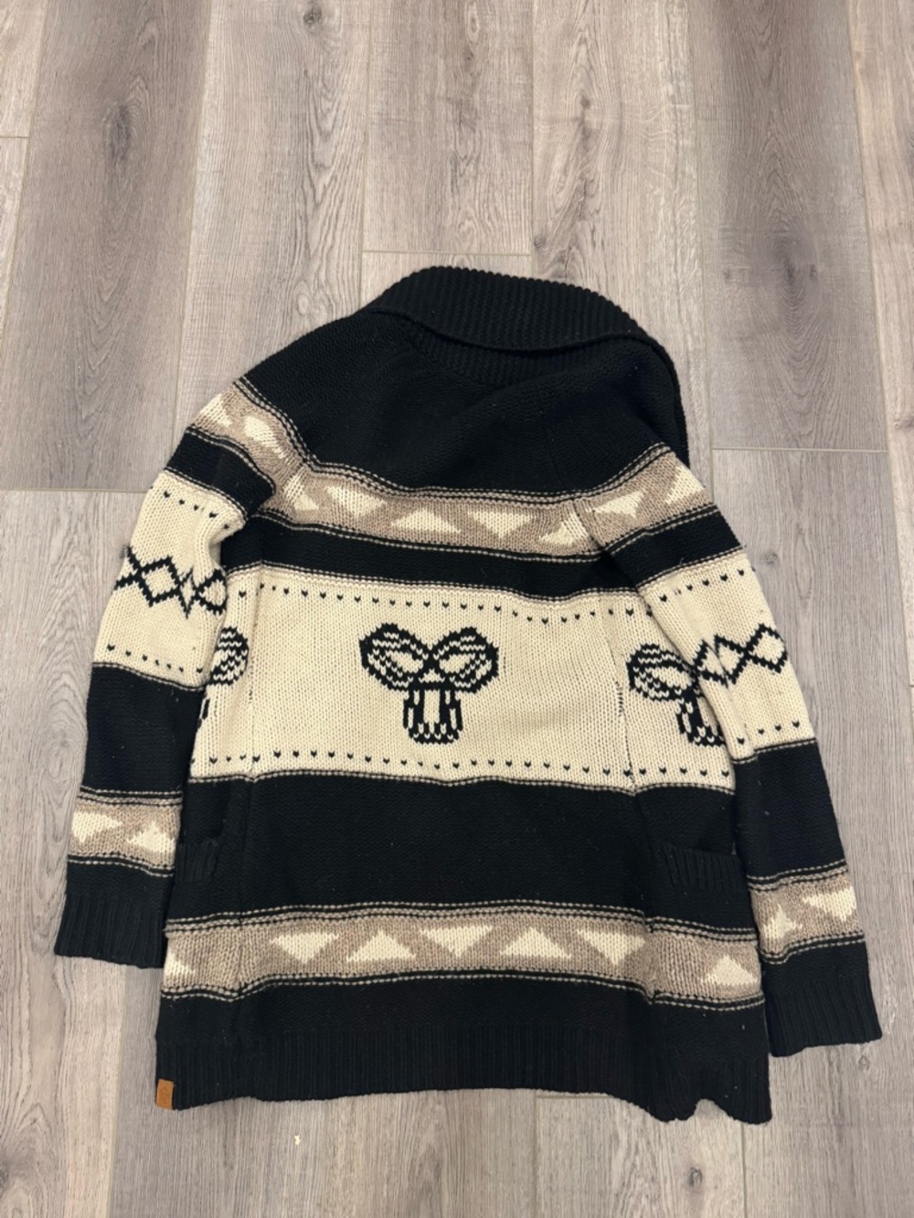 Aritzia Black and Cream Patterned Shawl-Collar Cardigan - Picture 2 of 2